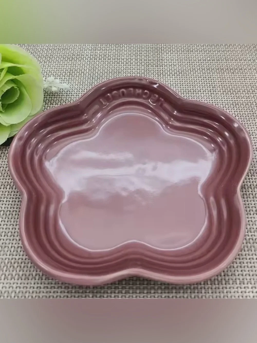 Le Creuset Stoneware Flower Petal Scalloped Trinket Dish Plate Tray